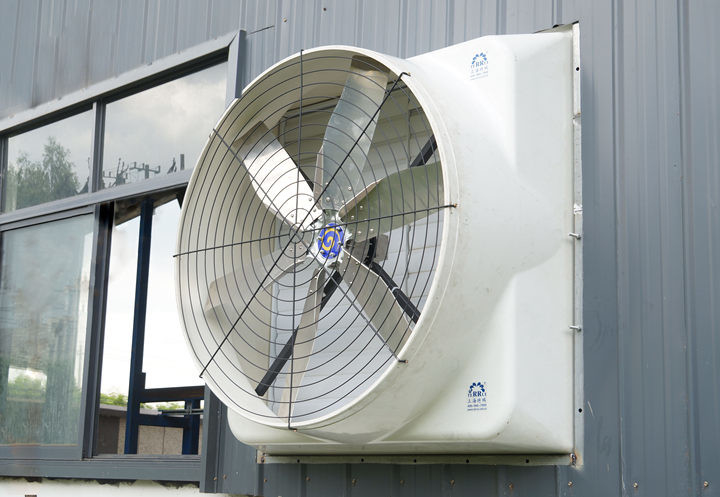Ciężki wentylator wydechowy przemysłowy z 48 ′′ ostrzem 850 W mocy i 48000 m3/h maksymalnego przepływu powietrza