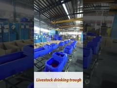 Wytrzymały zbiornik wody dla zwierząt hodowlanych o wysokości 300 mm