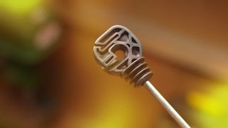 Wysokowydajny stojak na izolatory ogrodzeń elektrycznych z długim ramieniem