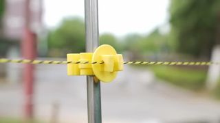 Profesjonalny zestaw ogrodzeń elektrycznych: zabezpiecz swój inwentarz w kilka minut